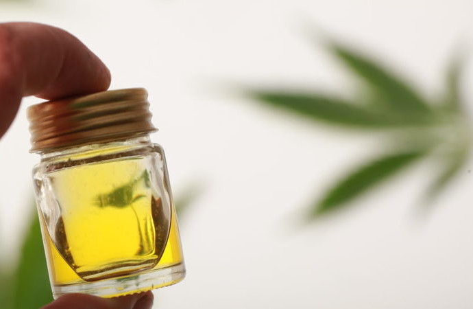 More People are Buying A Legal Cannabis Oil To Ease Pain