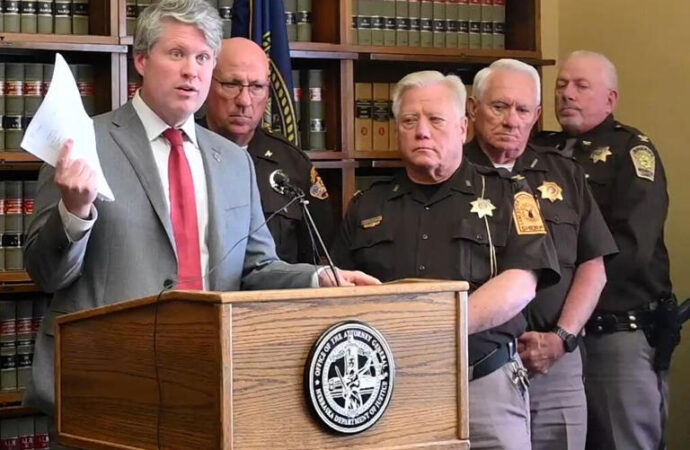 Nebraska Sheriffs, AG Oppose Medical Marijuana Bill Amid Voter Backing